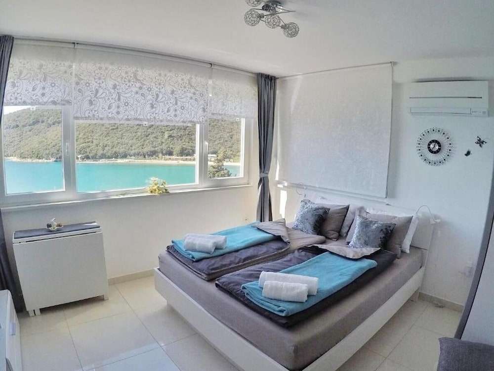 Hotel Apartment By The Sea