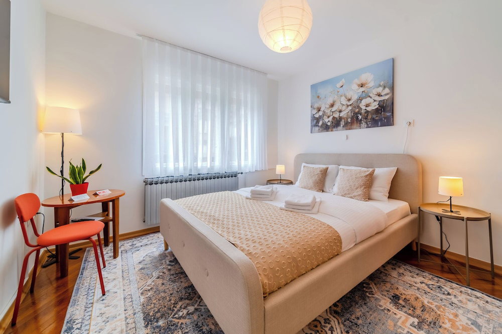 Hotel Family Friendly Apartment With Parking