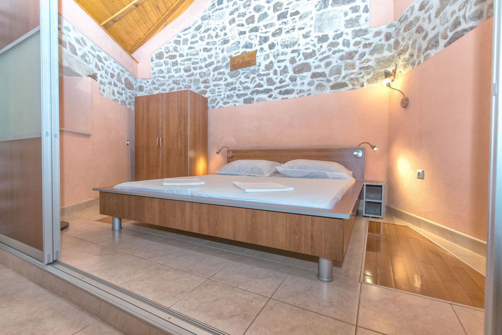 Hotel House Dinko
