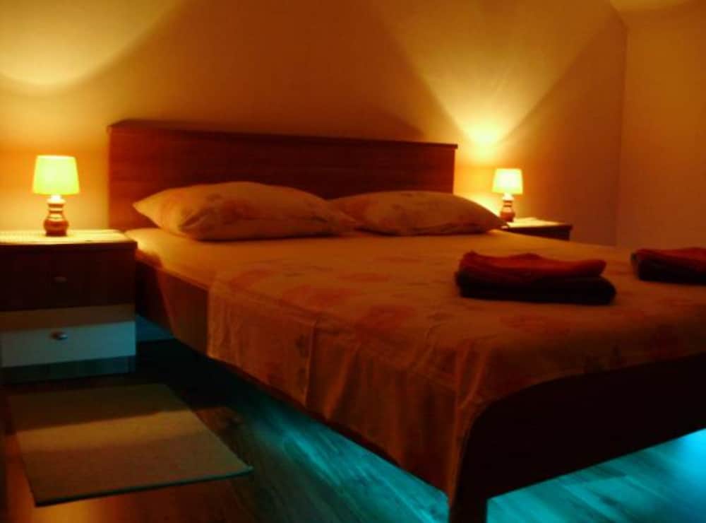Hotel Apartments Kiki Lumbarda