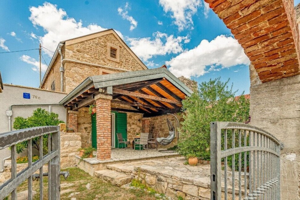Hotel Holiday Home Stone Wall