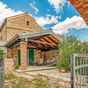 Hotel Holiday Home Stone Wall cazare Razanac