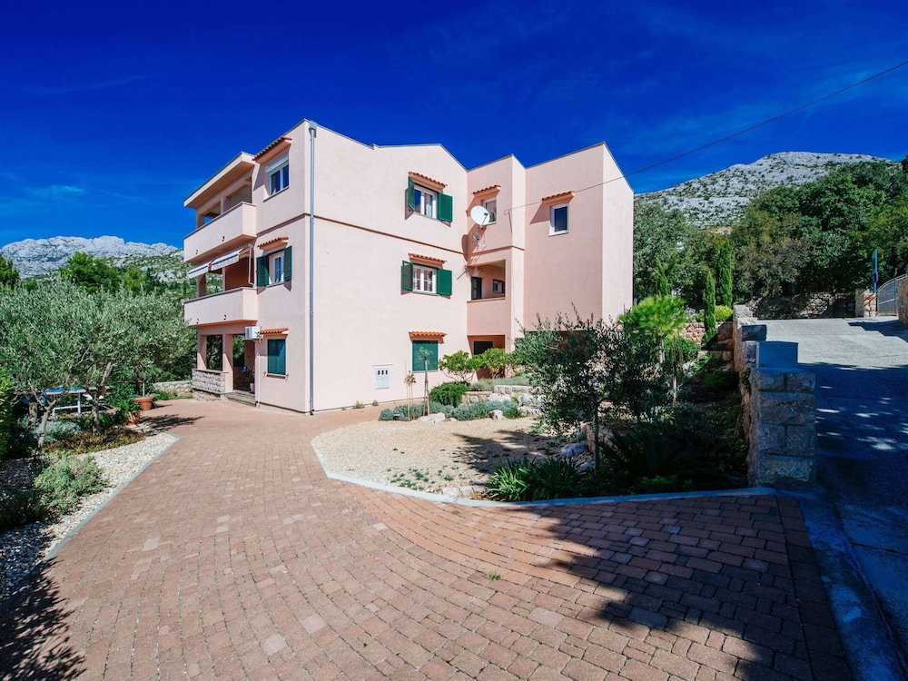 Hotel Apartment In Starigrad Near Paklenica Park