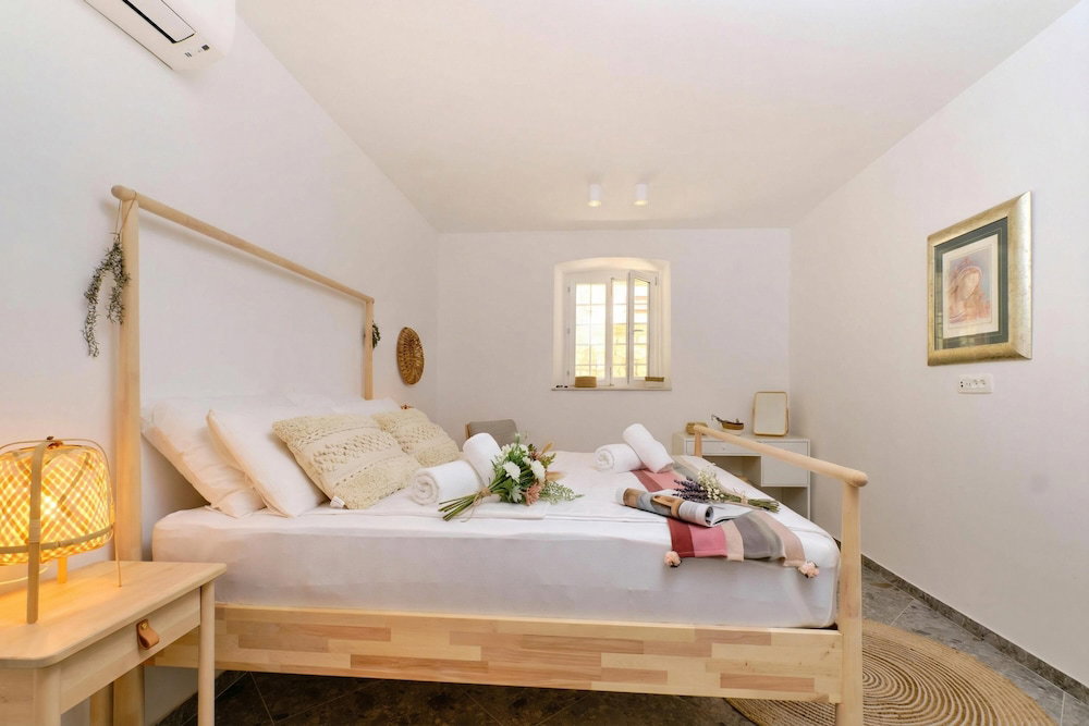 Hotel Island Villa Alba With Terrace & Grill