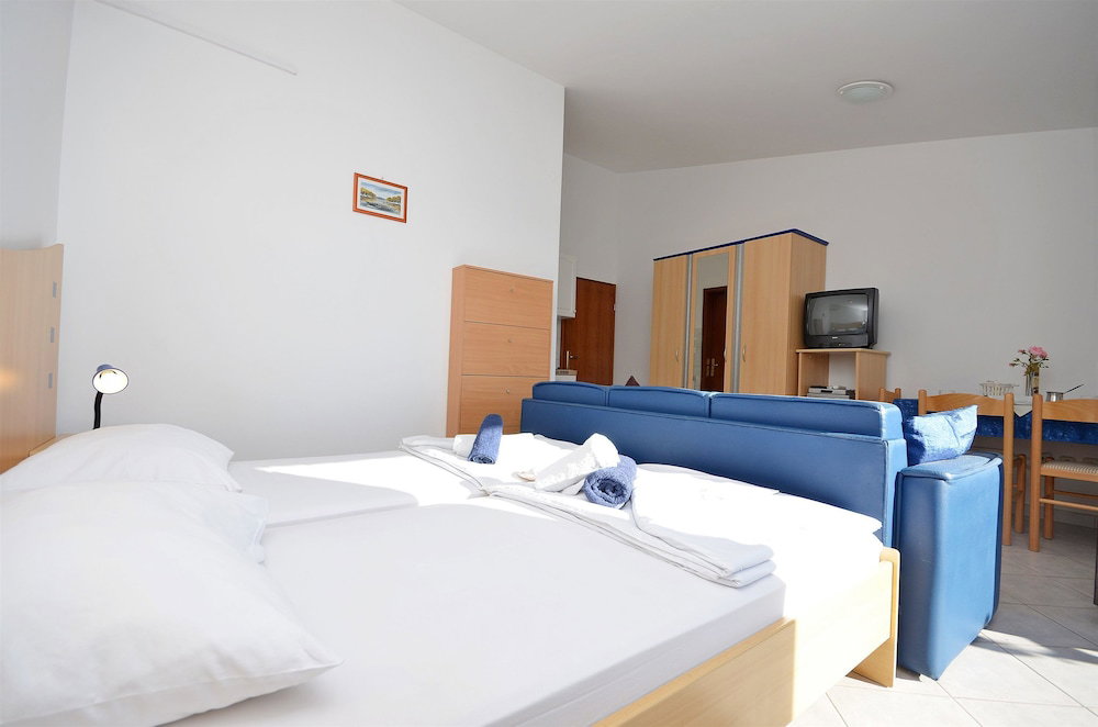 Hotel Apartments Mira