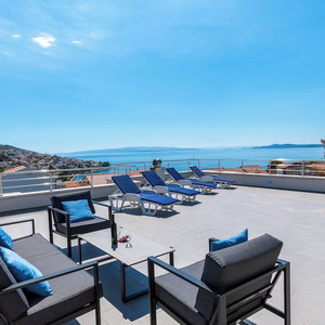 Hotel Apartment Rooftop Valerija cazare Okrug Gornji