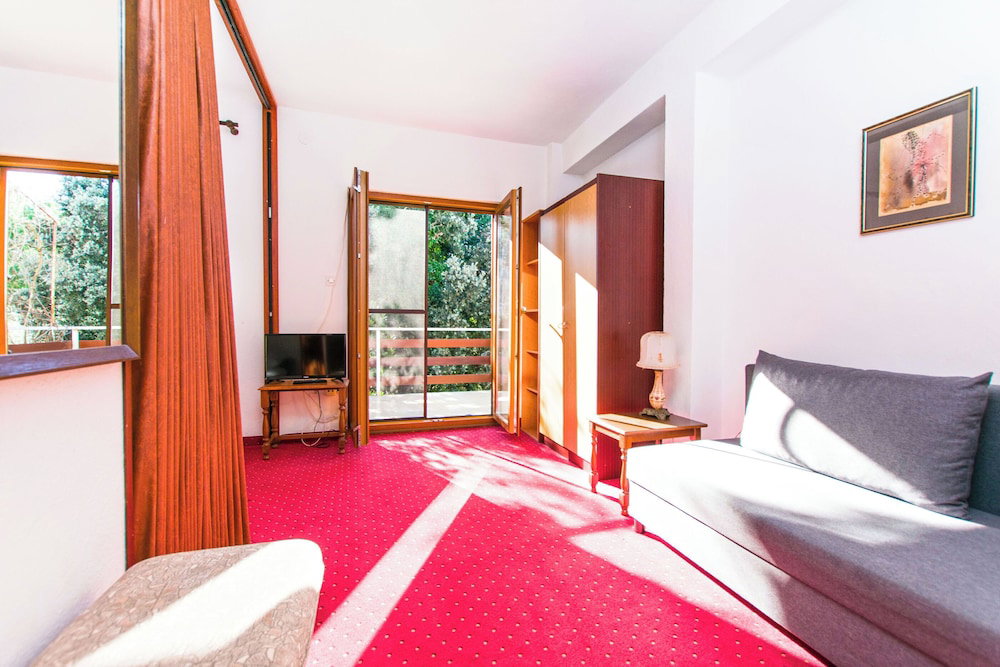 Hotel Apartments Maja