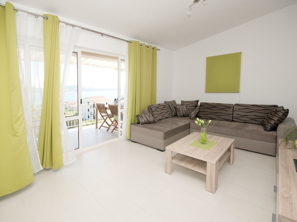 Hotel Apartment In Seget Donji With Terrace