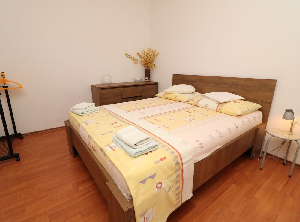 Apartments Karbuni By The Sea