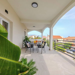 Hotel Luxury Apt Near Beach W Big Terrace And Sea View cazare Kastel Kambelovac