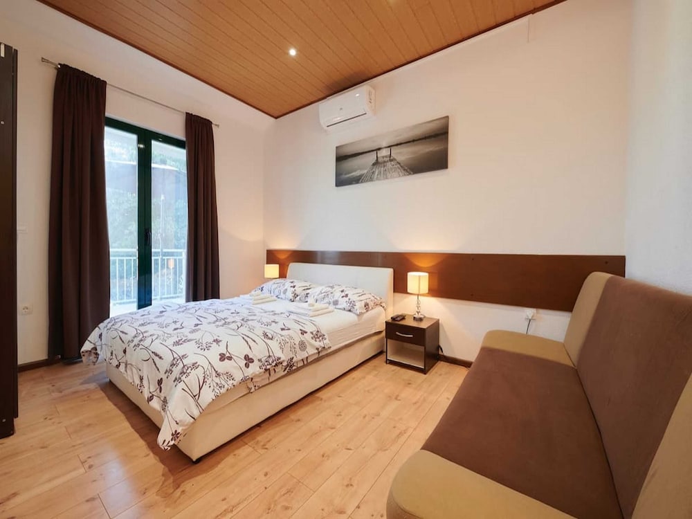 Hotel Apartments Vujina