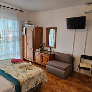 Hotel Cozy Seafront Apartment In Tribunj cazare Tribunj