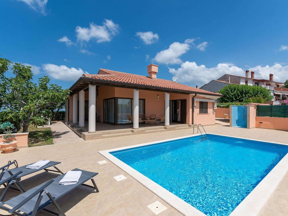 Hotel Stylish Villa In Buje With Outdoor Kitchen