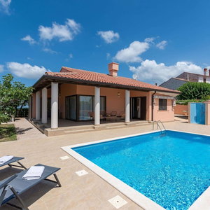 Hotel Stylish Villa In Buje With Outdoor Kitchen cazare Buje