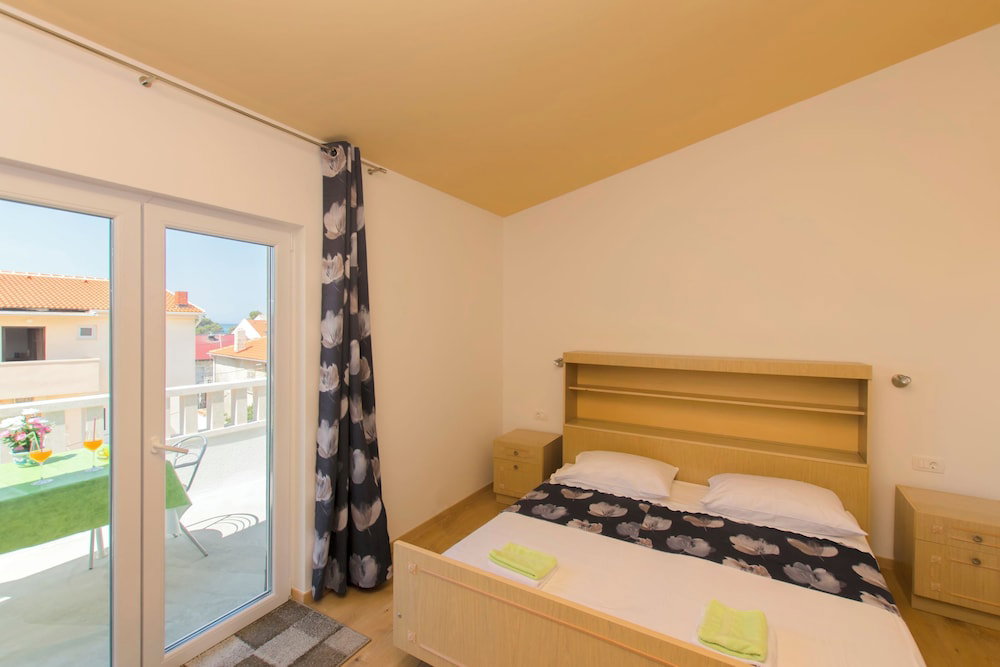 Hotel Apartments And Room Central Position