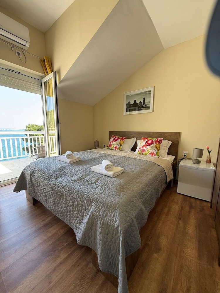 Hotel Adrian's Beach House By Max Gastro