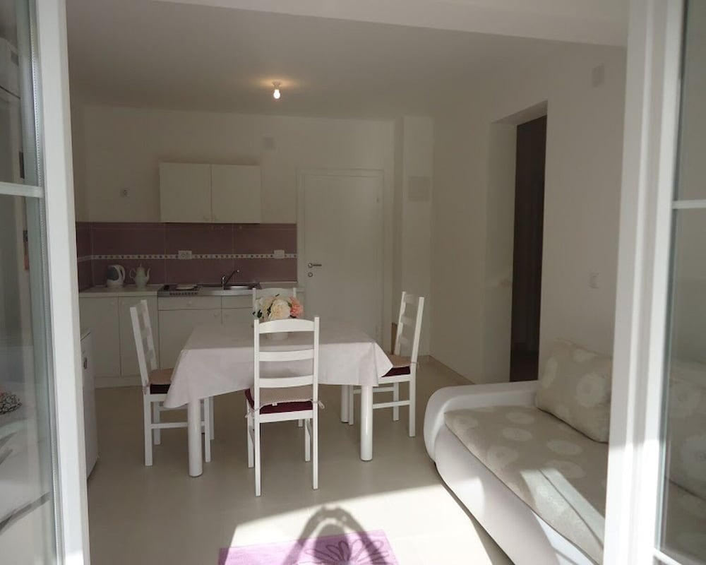 Hotel Apartments Mirjana