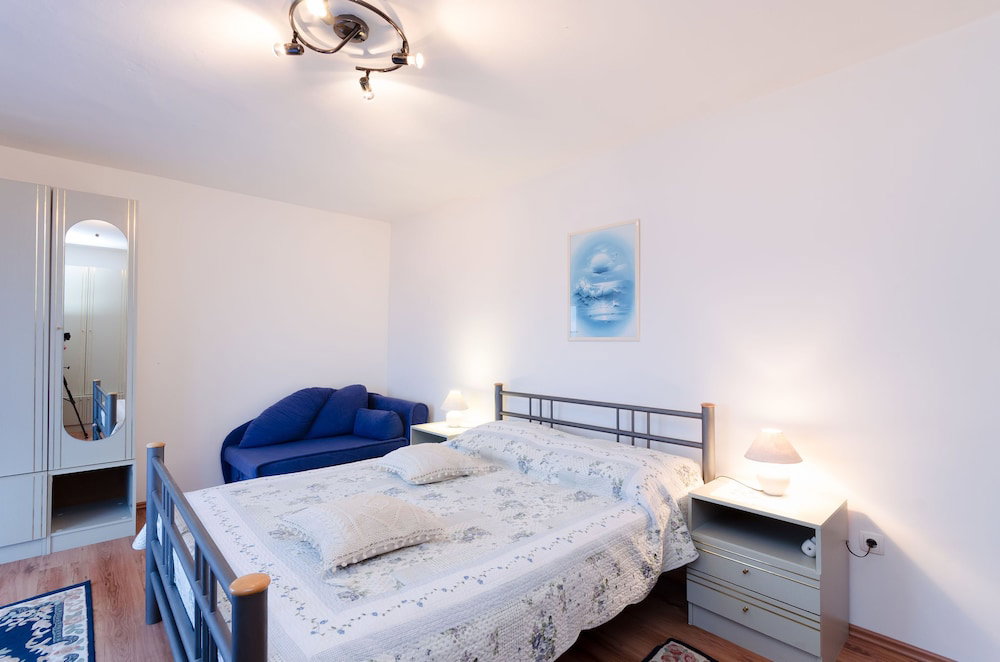 Apartments And Room Mirjana