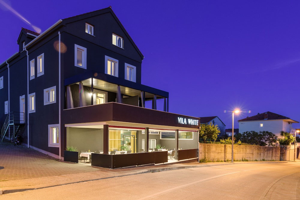 Hotel Villa White