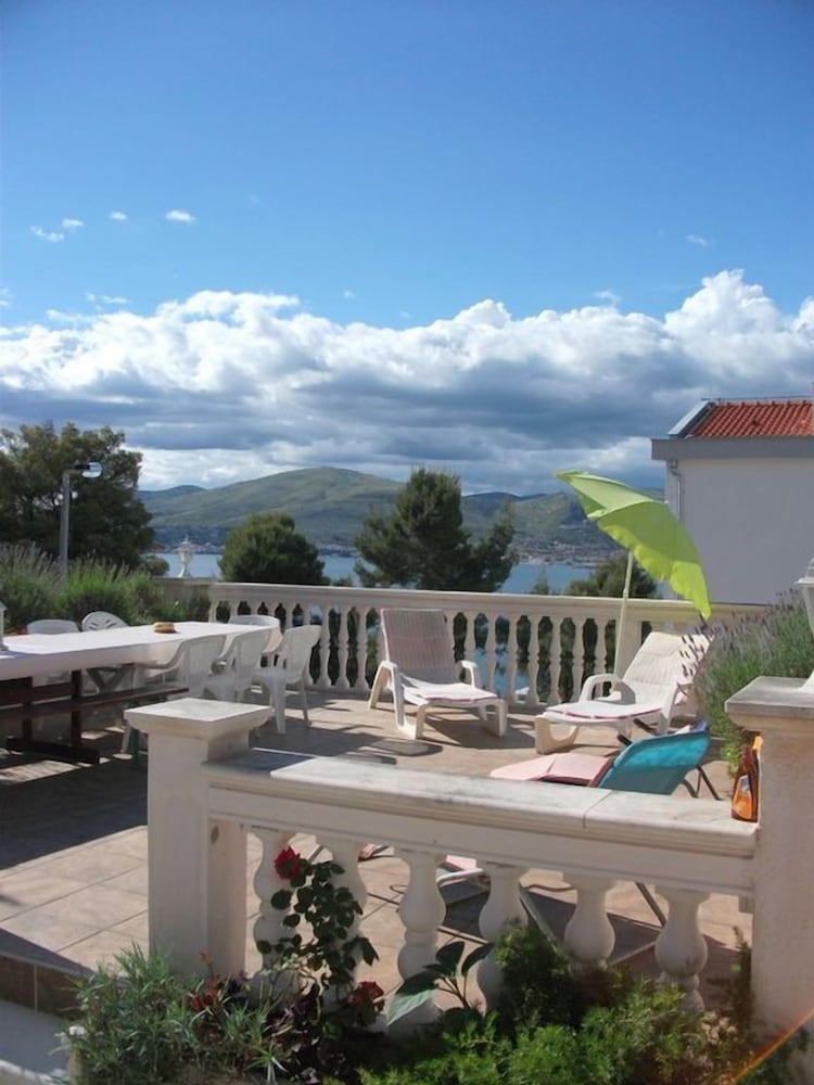 Hotel Huge Terrace With Sea View Of The Bay