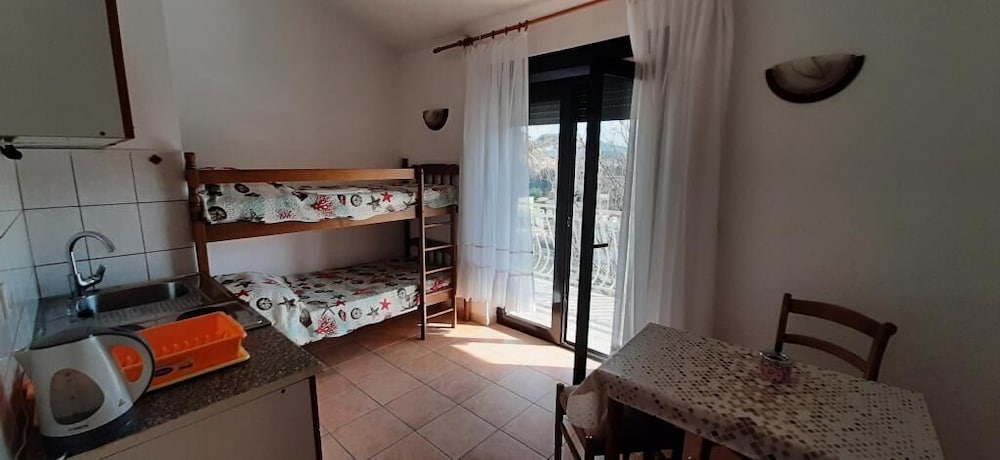 Hotel Apartments Mirjana