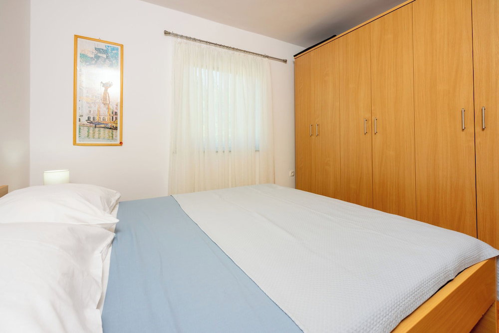 Apartments Petak