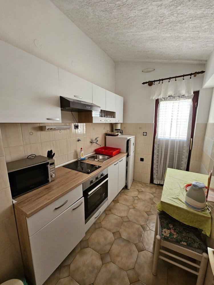 Hotel Spacious Apartment In Tribunj
