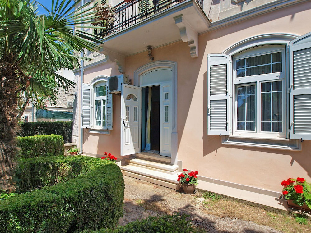 Hotel Apartment 1128