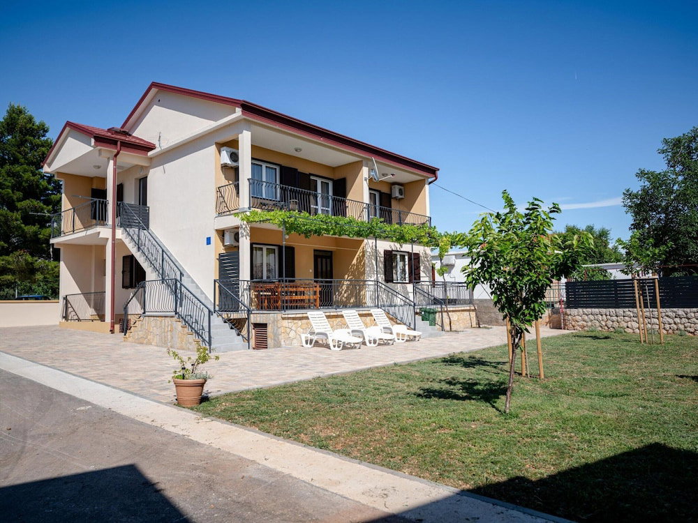 Hotel Apartment Zora In Seline, Near Pebble Beach