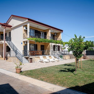 Hotel Apartment Zora In Seline, Near Pebble Beach cazare Starigrad