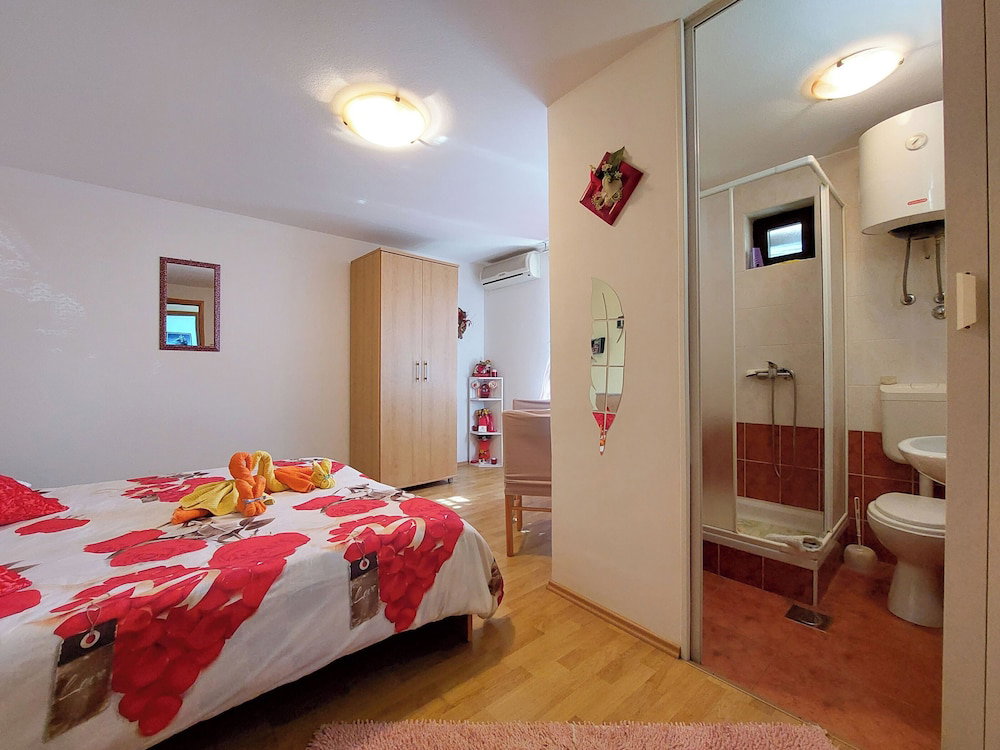Hotel Rooms Anchy
