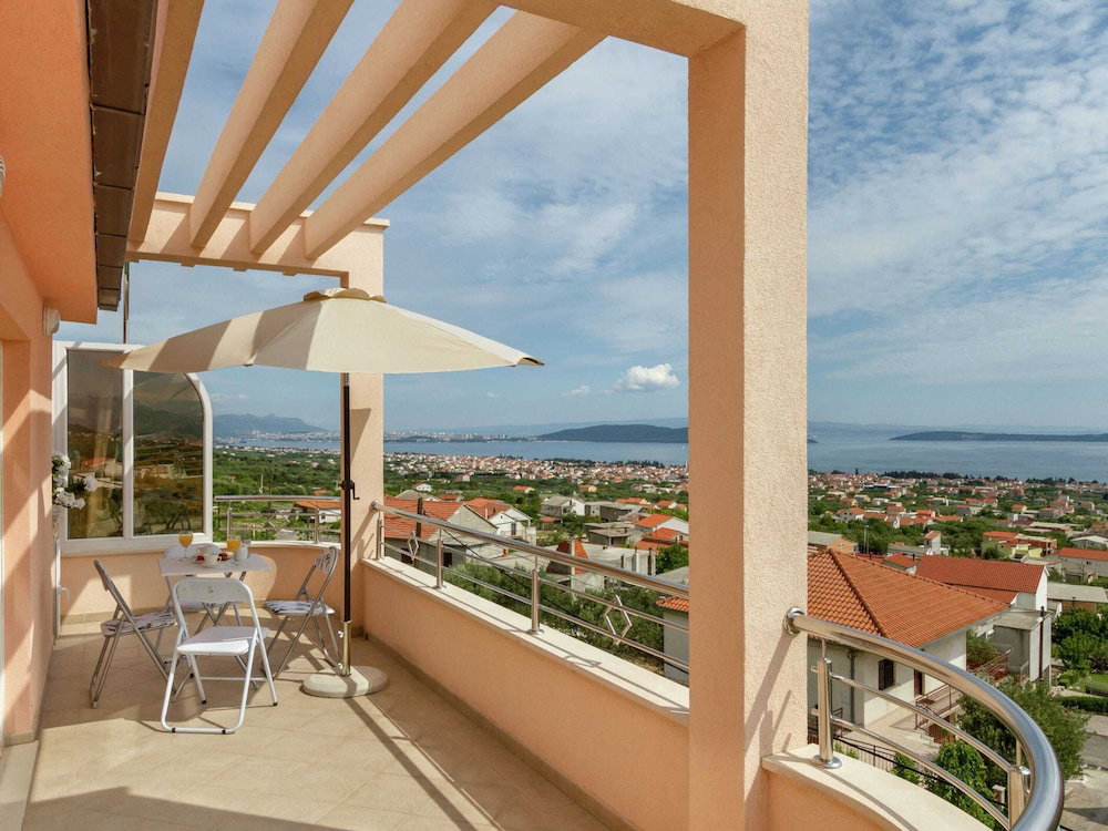 Hotel Beautiful Apartment In Between Split And Trogir