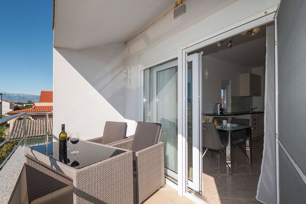 Hotel Apartment Terezija By The Sea