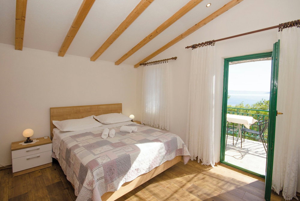 Hotel Apartments Mira Beachfront Bliss