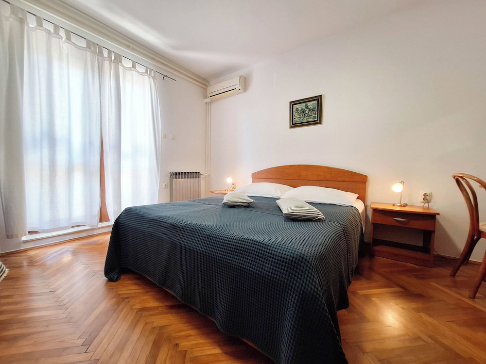 Hotel Apartment And Rooms Katunar