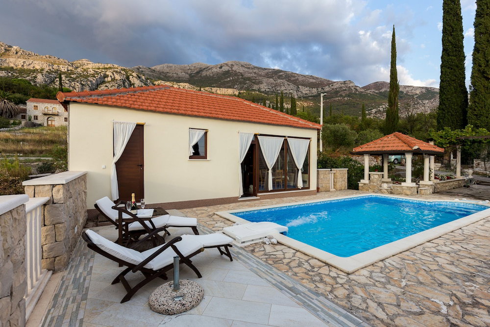 Hotel Holiday Home Lazuština Paradise
