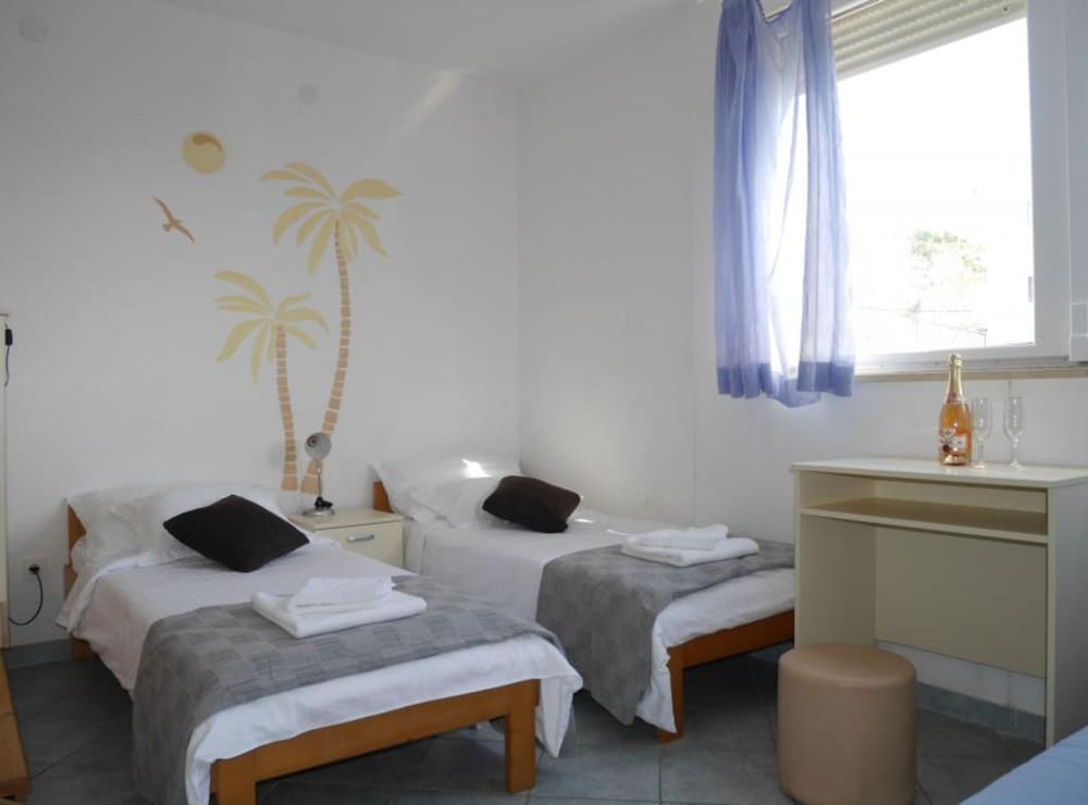 Hotel Dugi Rat Seaside Apartments