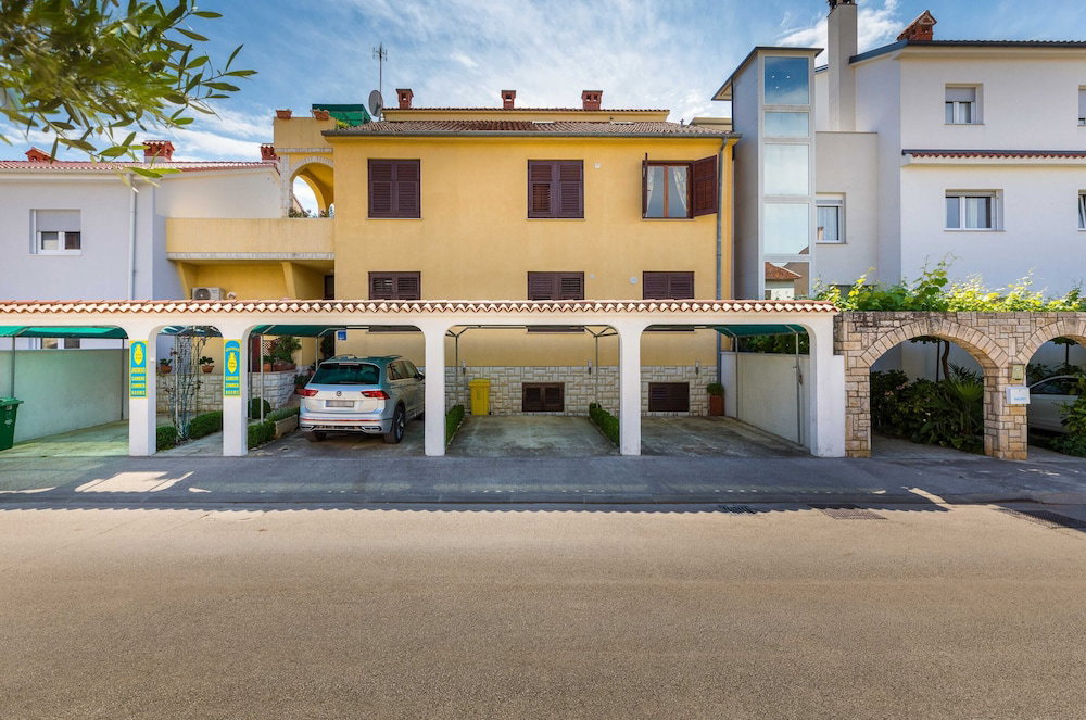 Hotel Apartment In Fazana Near The Beach