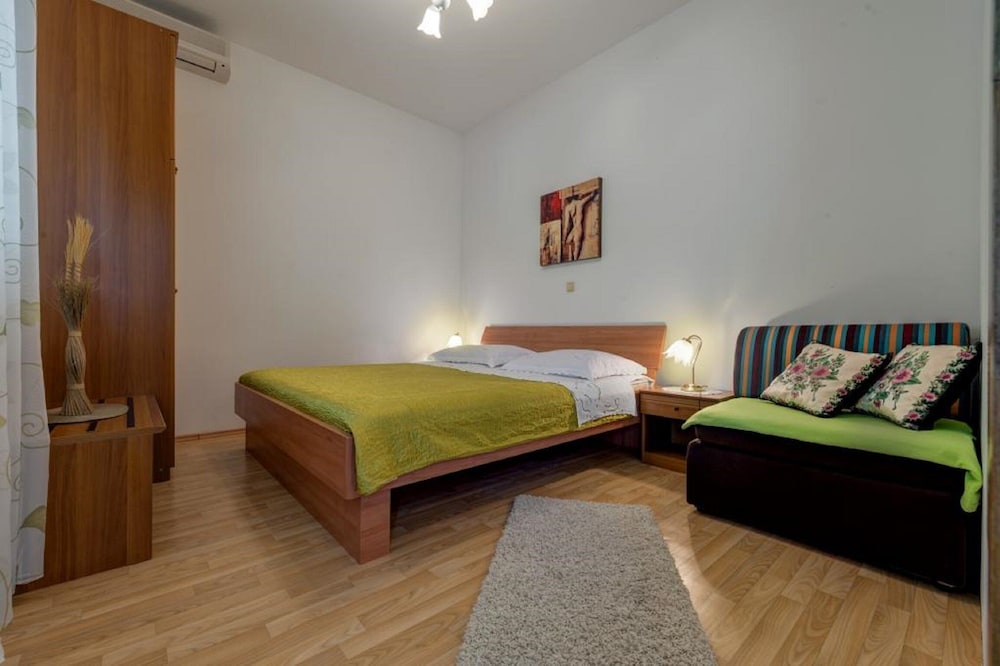 Hotel Apartment Tafra 4