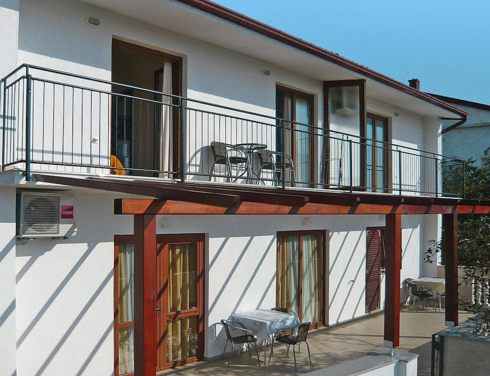Hotel 3-Person Apartment In Starigrad
