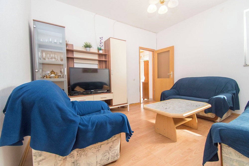 Hotel Apartment Near Paklenica1