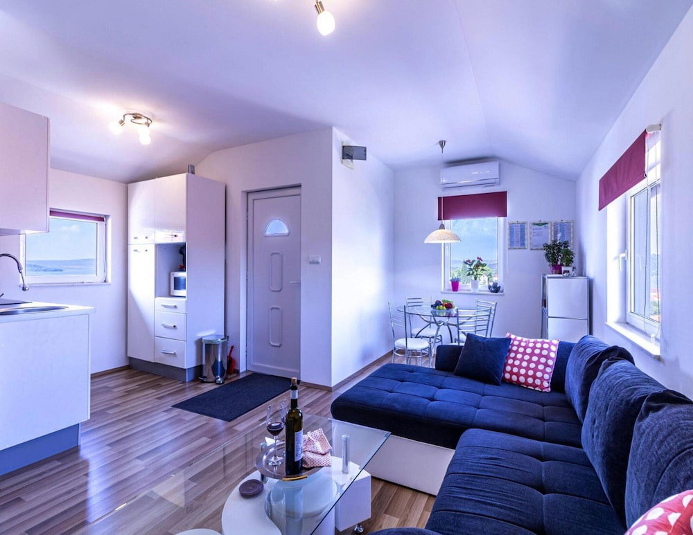 Hotel Apartment In Bilice Near Krka National Park