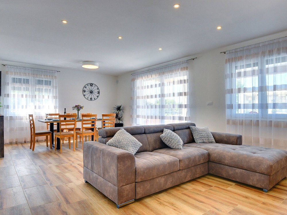 Hotel Villa In Kanfanar With Swimming Pool