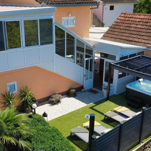 Hotel Holiday Home Dragi With Hot-Tub cazare Vlaka