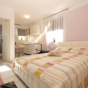 Hotel Cozy Studio Apartment With Private Outdoor Space cazare Fazana