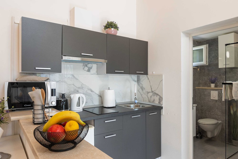 Apartments Roza Vardari