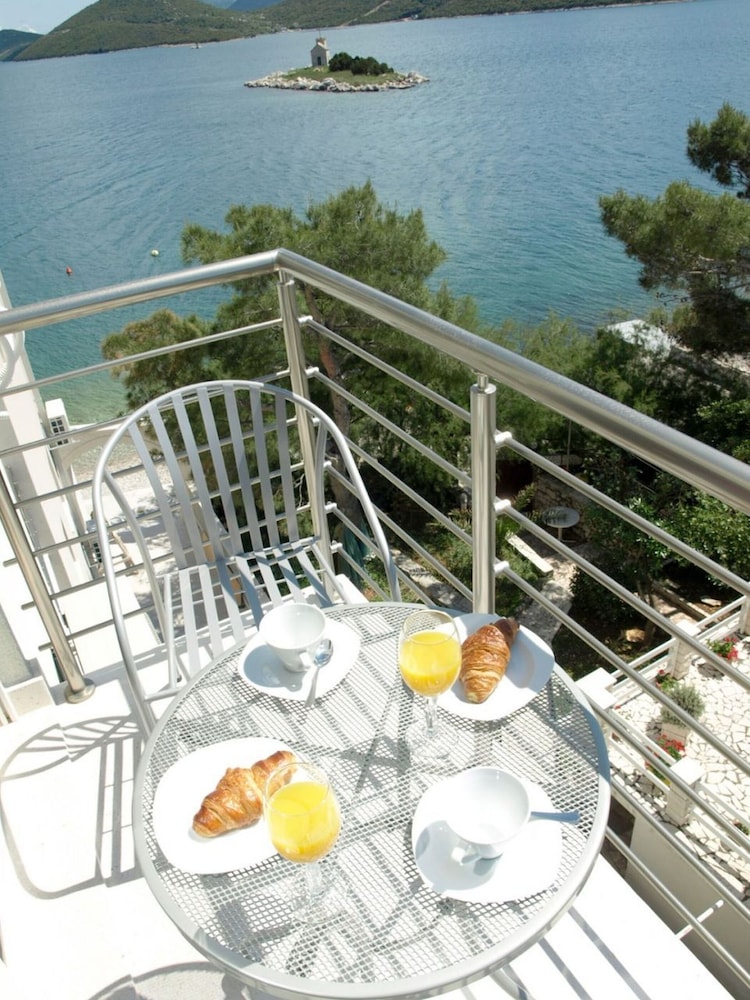 Hotel Apartment At The Sea