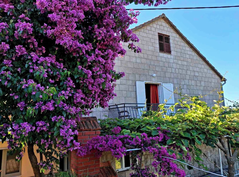Hotel Apartments Saulan