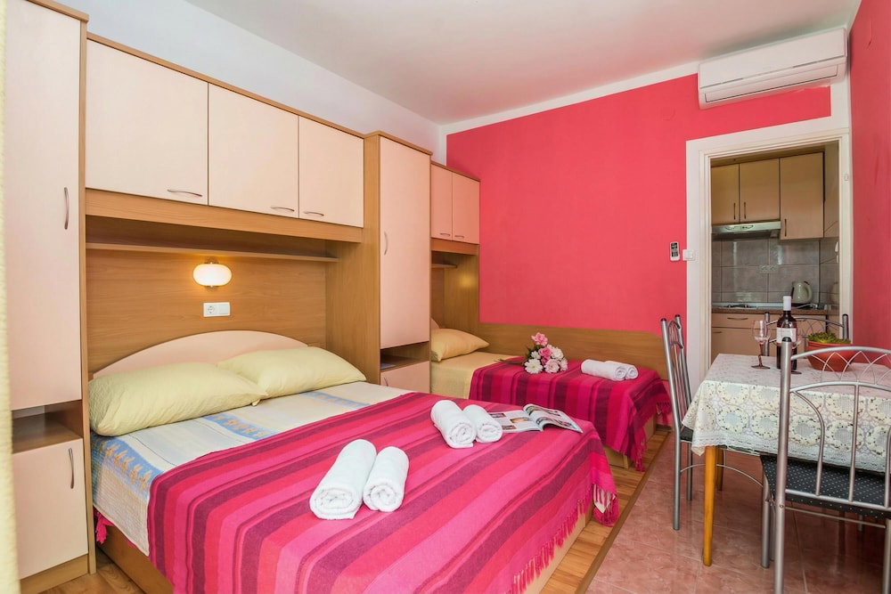 Hotel Vir Island Apartments Basic