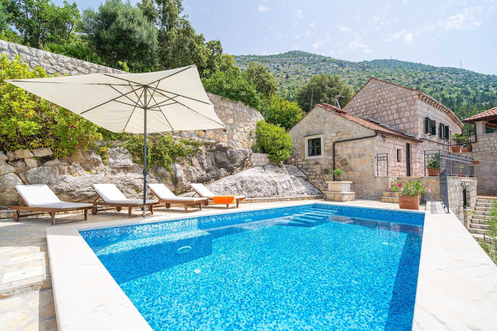 Hotel Holiday Home Majkovi
